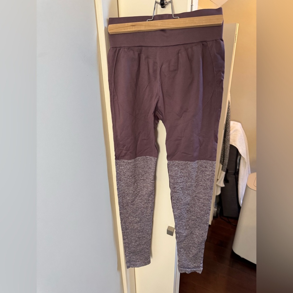 Gymshark EUC WOMEN’S Colorblock Plum and Heathered Lavender Leggings